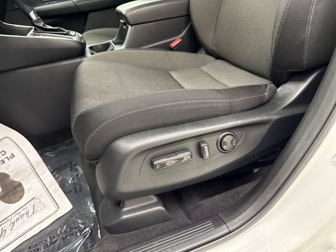 Used 2023 Honda CR-V EX image 12
