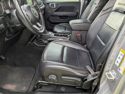 Used 2018 Jeep Wrangler Unlimited Sahara AWD/4WD image 13
