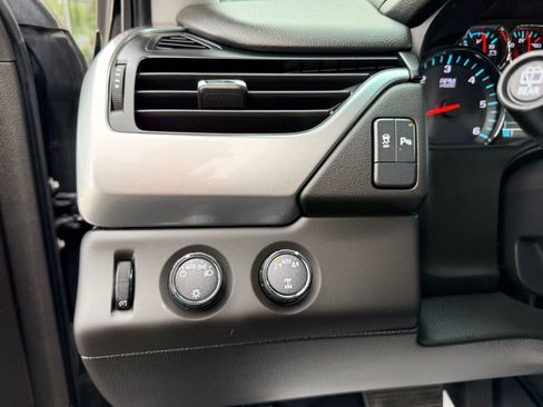 Used 2019 Chevrolet Tahoe LS AWD/4WD image 16