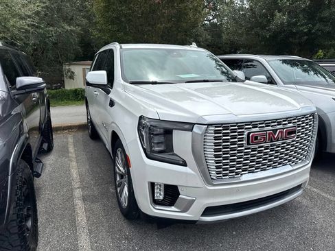 Used 2023 GMC Yukon Denali w/ Denali Reserve Package AWD/4WD image 3