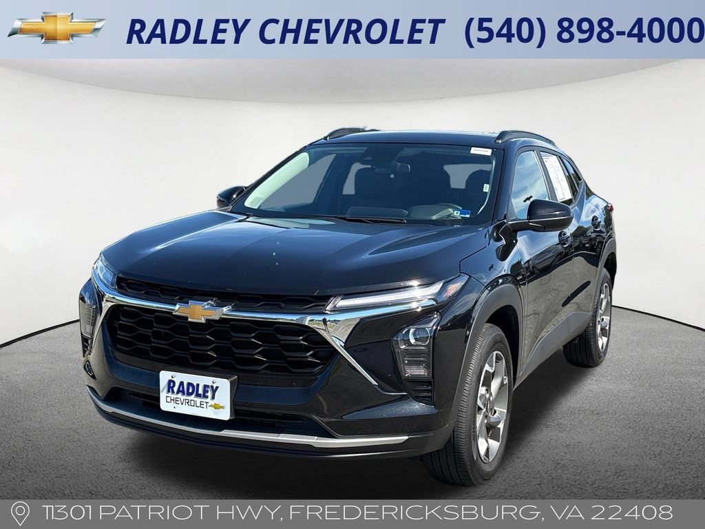 Certified 2025 Chevrolet Trax LT w/ LT Convenience Package FWD image 1