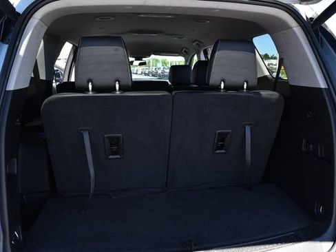 Used 2023 GMC Acadia SLT FWD image 29