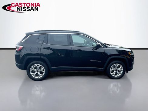 Used 2025 Jeep Compass Latitude AWD/4WD image 10