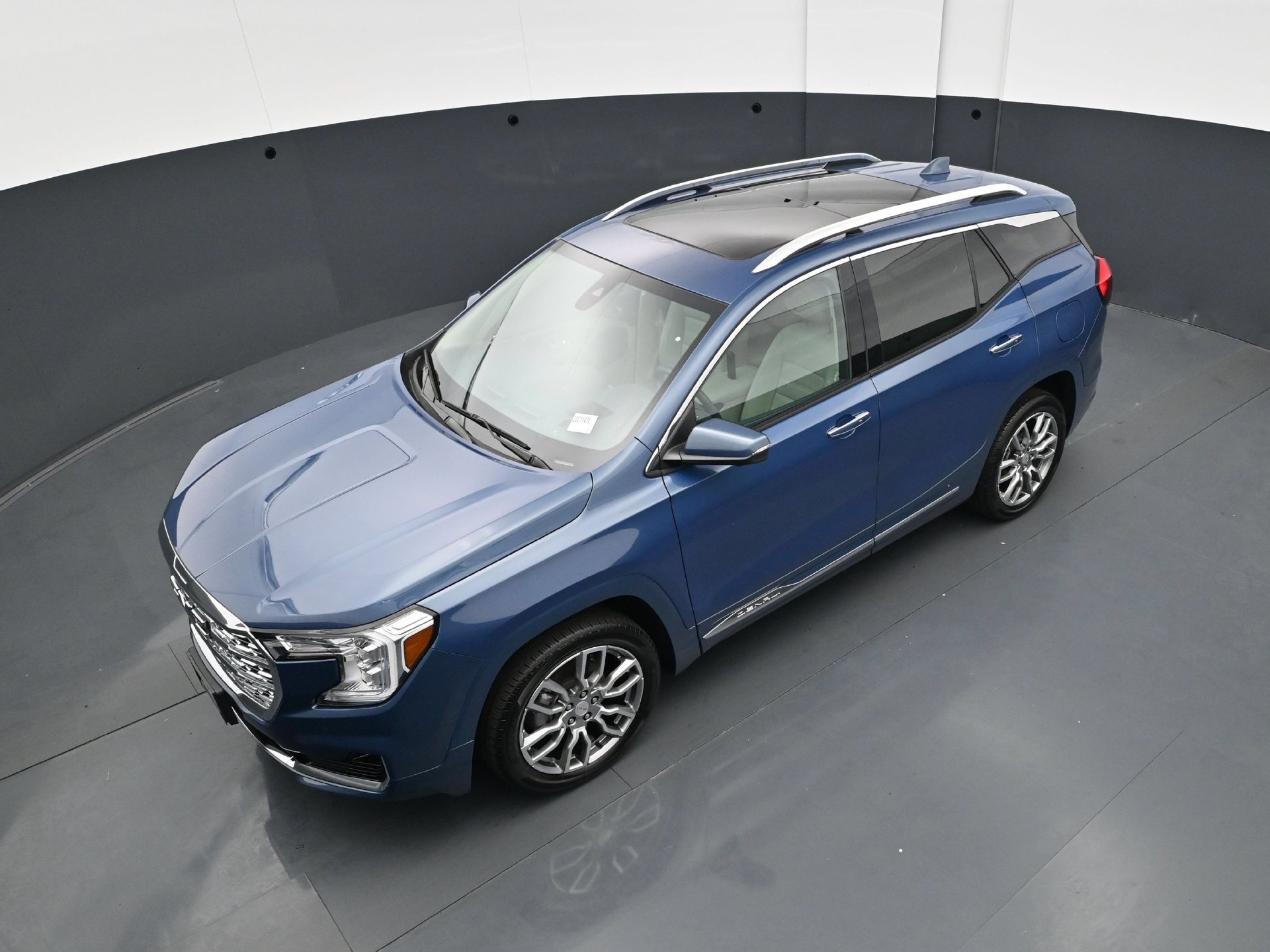 Used 2024 GMC Terrain Denali w/ Denali Premium Package AWD/4WD image 41