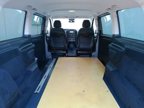 Used 2019 Mercedes-Benz Metris Passenger image 25