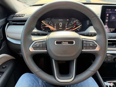 Used 2025 Jeep Compass Limited AWD/4WD image 12