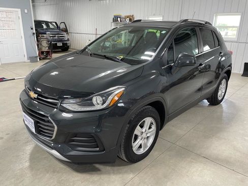 Used 2018 Chevrolet Trax LT w/ LT Convenience Package FWD image 3