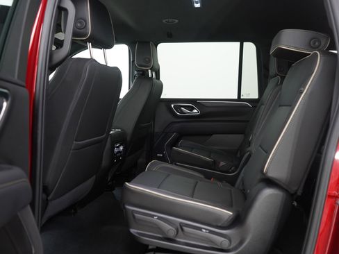 Used 2024 GMC Yukon XL SLT w/ SLT Luxury Package AWD/4WD image 19