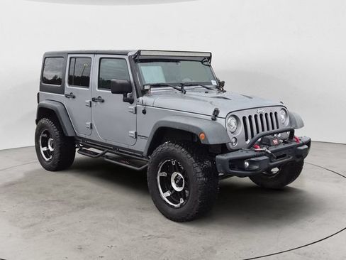 Used 2017 Jeep Wrangler Unlimited Rubicon w/ Dual Top Group AWD/4WD image 3