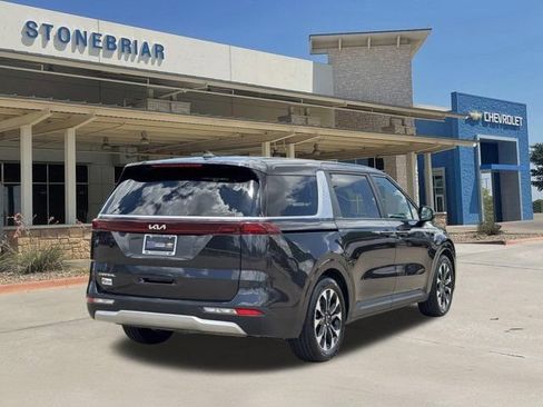 Used 2024 Kia Carnival EX FWD image 5