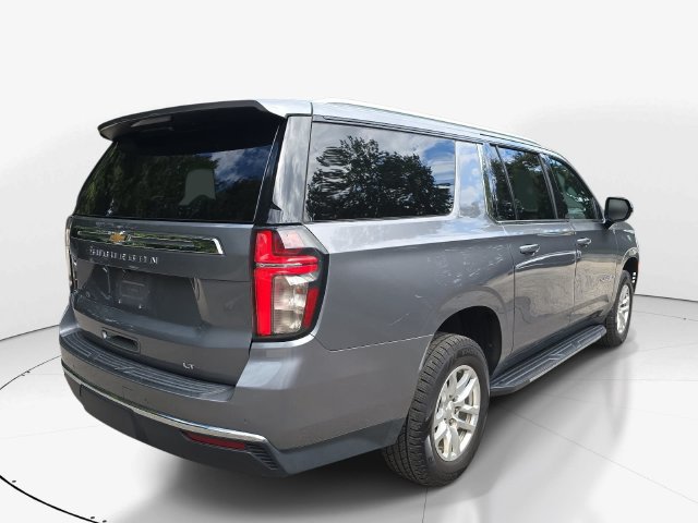 Used 2022 Chevrolet Suburban LT RWD image 6