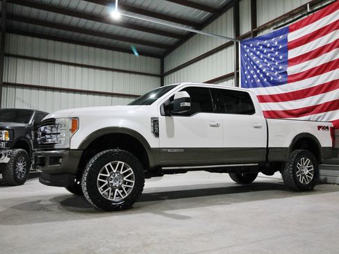 Used 2017 Ford F250 King Ranch w/ King Ranch Ultimate Package AWD/4WD image 4