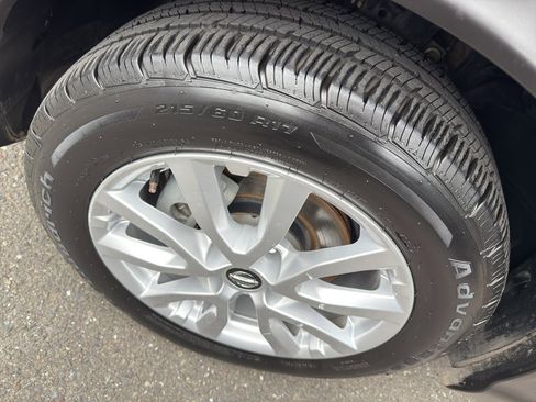 Used 2022 Nissan Rogue Sport S image 10