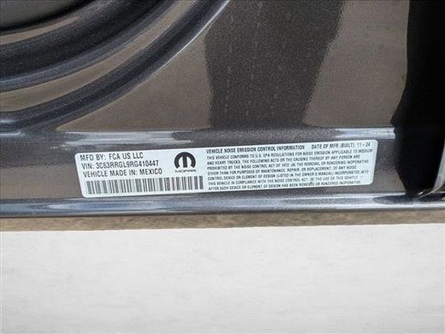 Used 2024 RAM 3500 Tradesman w/ Chrome Appearance Group image 20