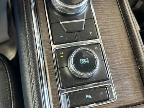 Used 2019 Ford Expedition Limited image 10