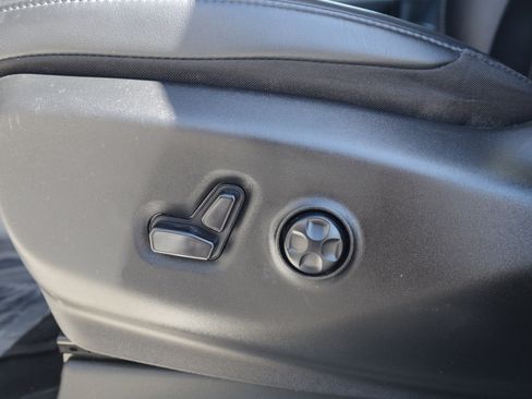 Used 2024 Chrysler Pacifica Touring-L image 18