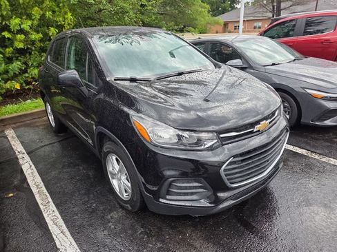 Used 2020 Chevrolet Trax LS w/ Tint and Cruise Package FWD image 3