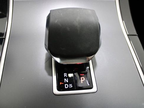 Used 2025 Land Rover Range Rover Velar Dynamic SE AWD/4WD image 28