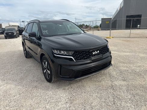 Used 2022 Kia Sorento S FWD image 2