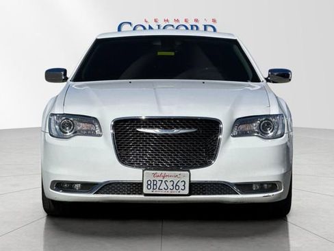 Used 2016 Chrysler 300 C image 9