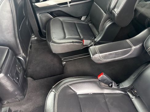 Used 2023 Ford Explorer XLT w/ Equipment Group 202A AWD/4WD image 19