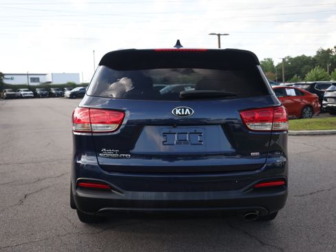Used 2018 Kia Sorento FWD image 3