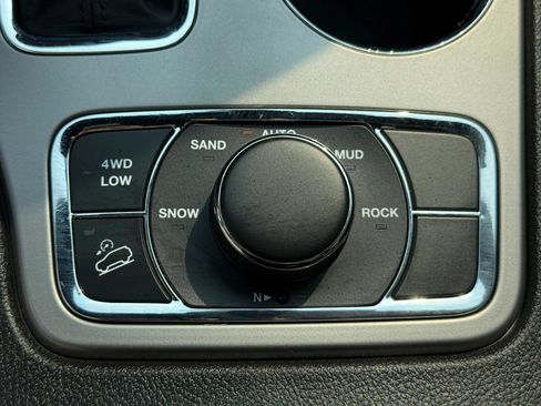 Used 2021 Jeep Grand Cherokee Limited AWD/4WD image 17