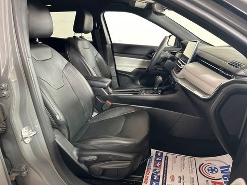 Used 2023 Jeep Compass Limited image 28