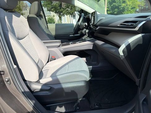 Used 2024 Toyota Sienna LE w/ LE Plus Package FWD image 28