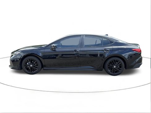 Used 2025 Toyota Camry SE FWD image 6