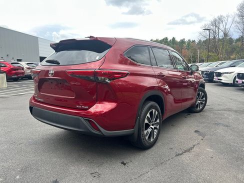 Used 2022 Toyota Highlander XLE image 5