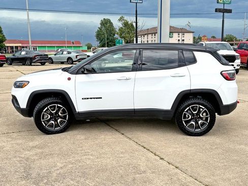 Used 2025 Jeep Compass Trailhawk AWD/4WD image 7