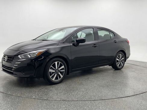 Used 2025 Nissan Versa SV image 3