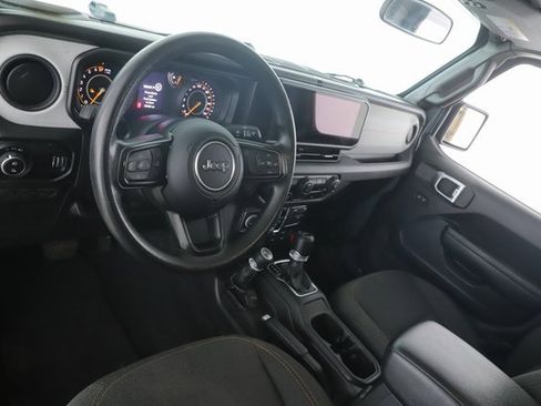 Used 2024 Jeep Gladiator Sport image 17