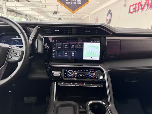 Certified 2025 GMC Sierra 2500 Denali Ultimate AWD/4WD image 19