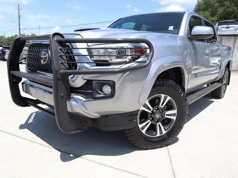 Used 2018 Toyota Tacoma TRD Sport image 2