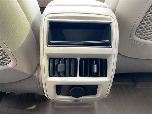 Certified 2012 Cadillac SRX Luxury image 21