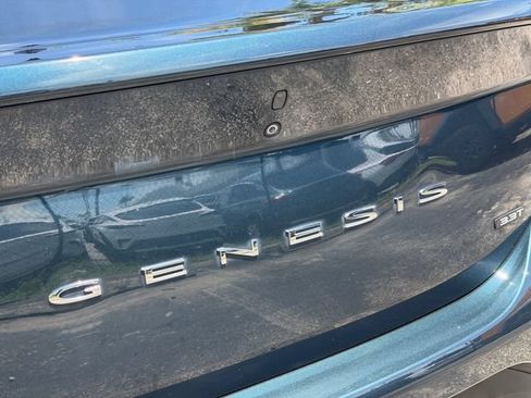 Used 2022 Genesis G70 3.3T RWD image 13