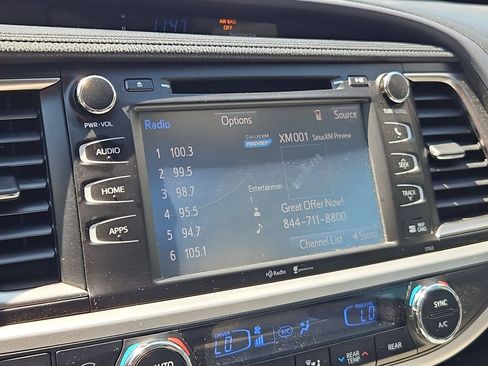 Used 2015 Toyota Highlander XLE AWD/4WD image 22