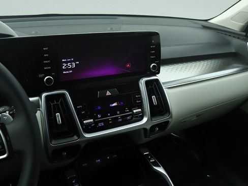 Used 2023 Kia Sorento EX FWD image 9