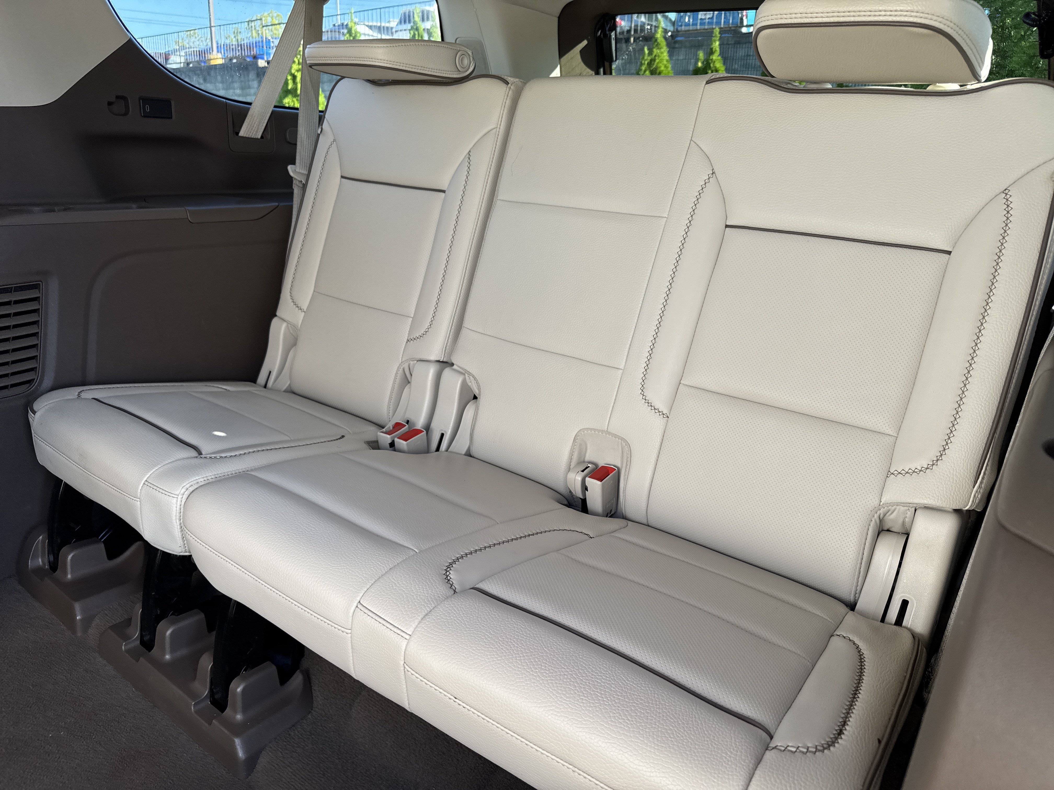 Used 2022 GMC Yukon XL Denali w/ Denali Premium Package AWD/4WD image 32
