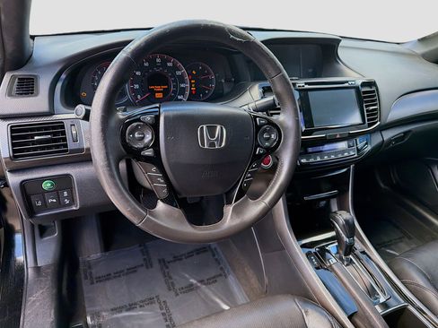 Used 2016 Honda Accord Touring image 17