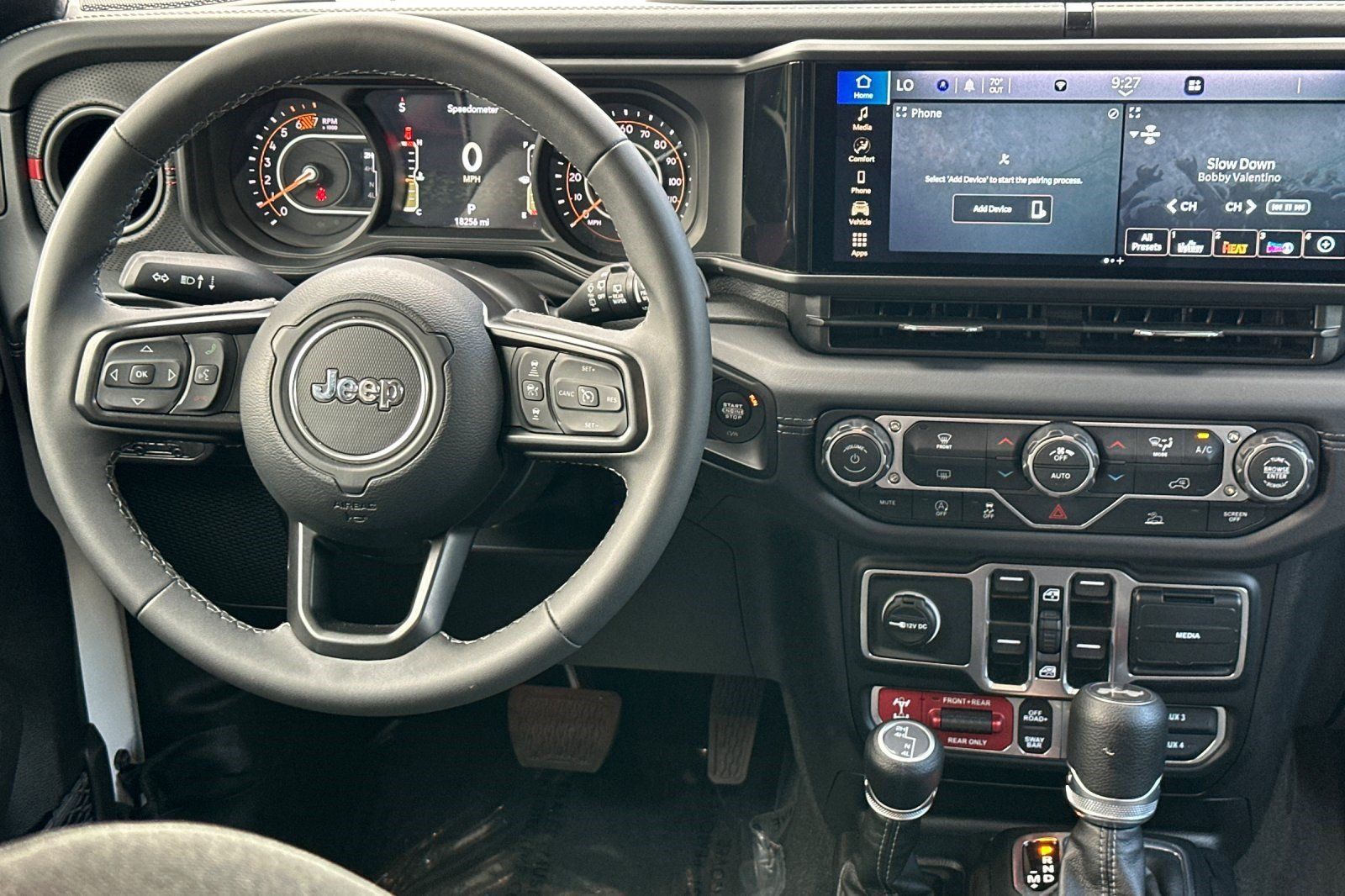 Used 2026 Jeep Wrangler Unlimited Rubicon AWD/4WD image 4