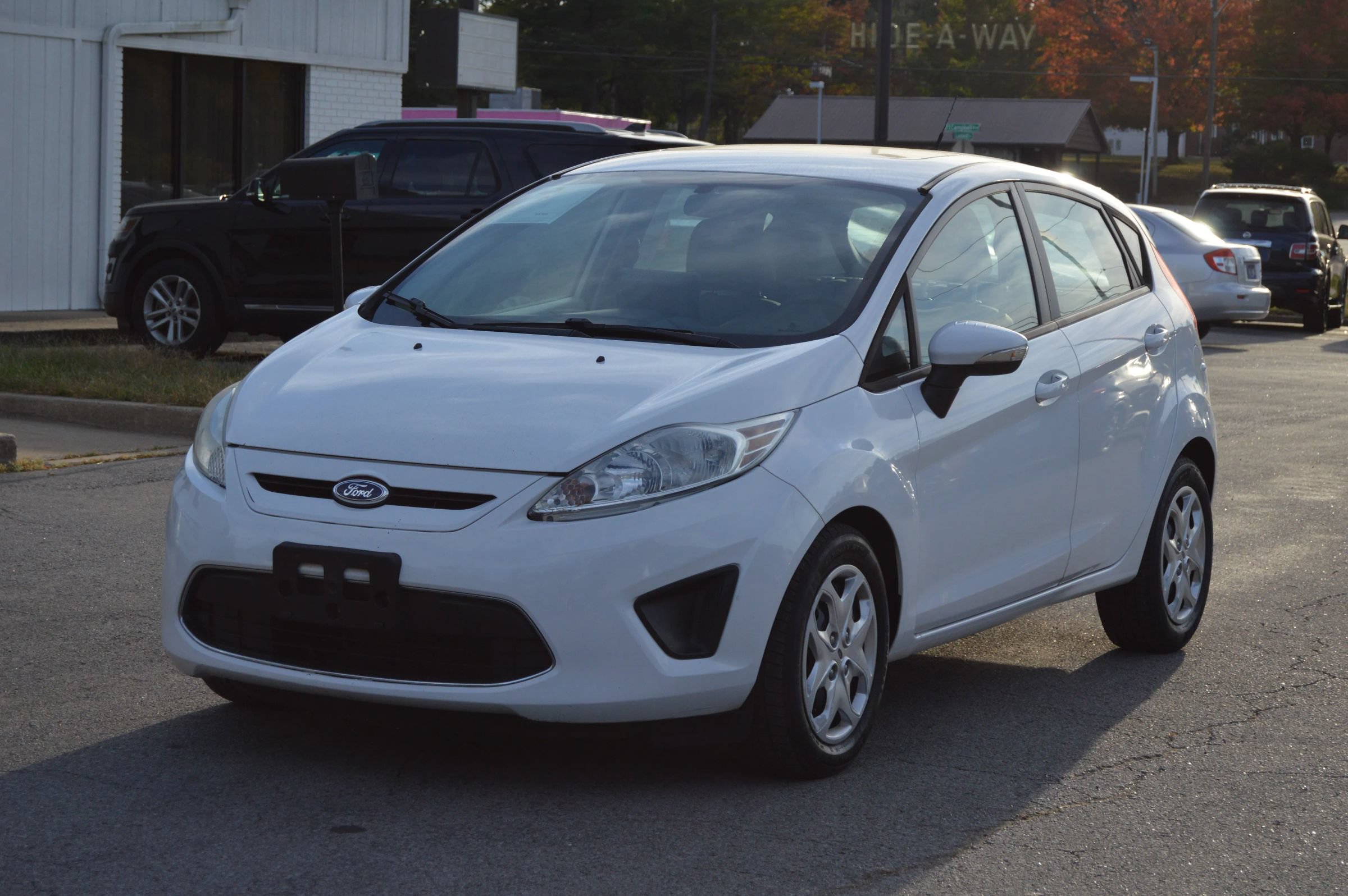 Used 2013 Ford Fiesta SE w/ Super Fuel Economy Pkg FWD image 1
