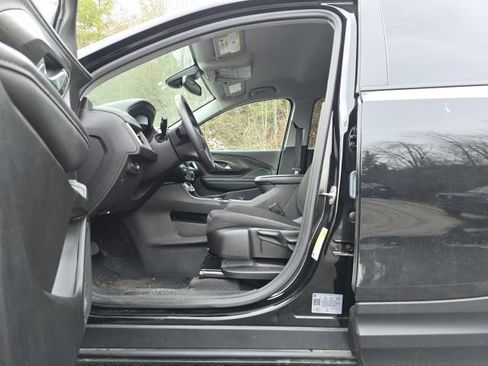 Used 2024 GMC Terrain SLE image 12