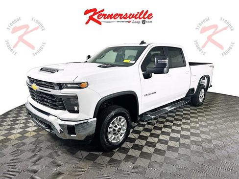 Used 2024 Chevrolet Silverado 2500 LT image 3