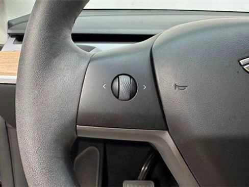 Used 2024 Tesla Model Y Long Range image 21