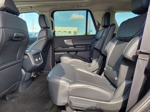 Used 2025 Ford Expedition Platinum AWD/4WD image 11