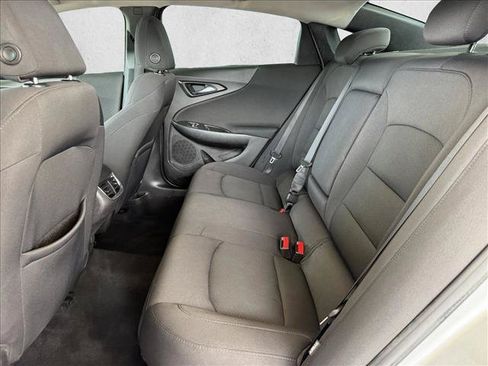 Used 2017 Chevrolet Malibu LT FWD image 10