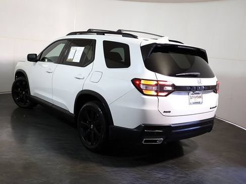 Used 2025 Honda Pilot Black Edition image 2